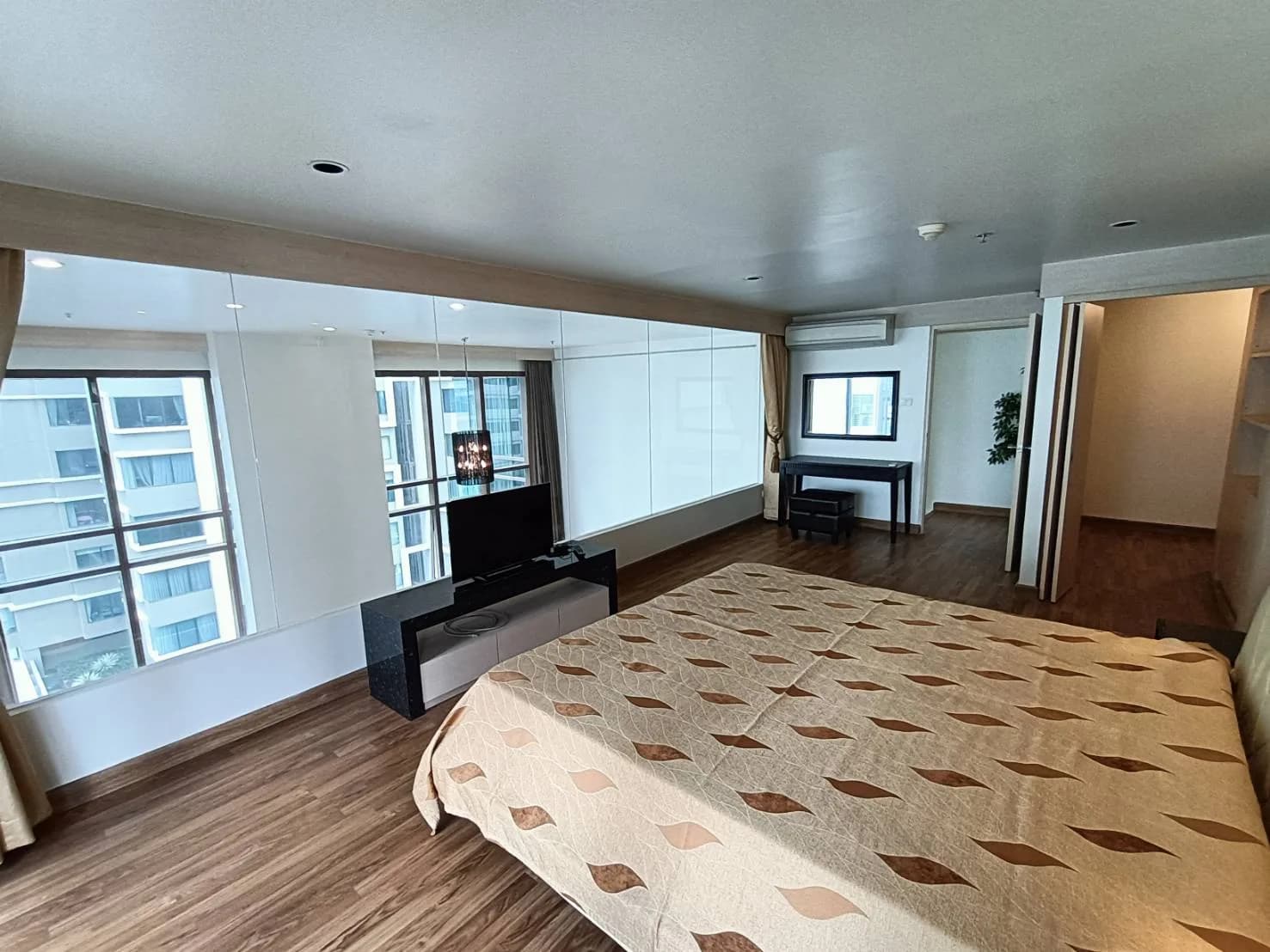 The Emporio Place — photo 9