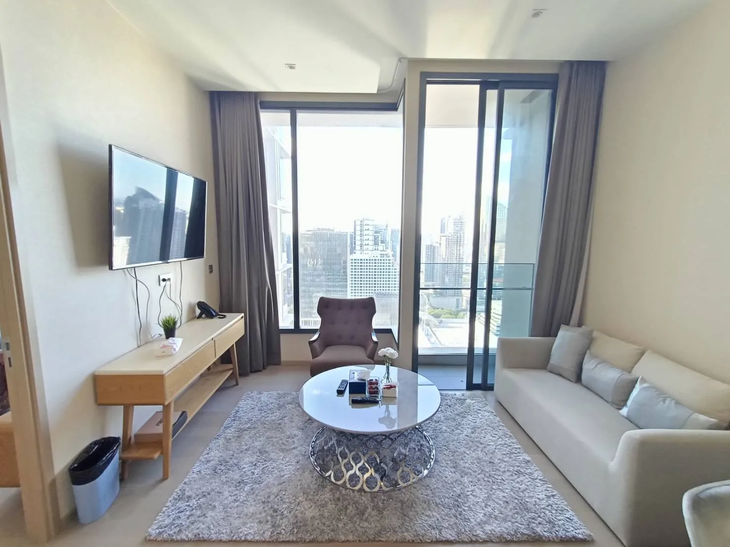 The Esse Asoke — photo 1