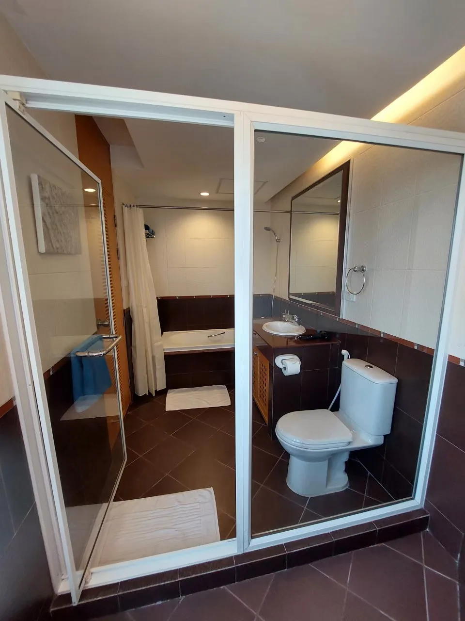 Esmeralda Apartments — photo 11