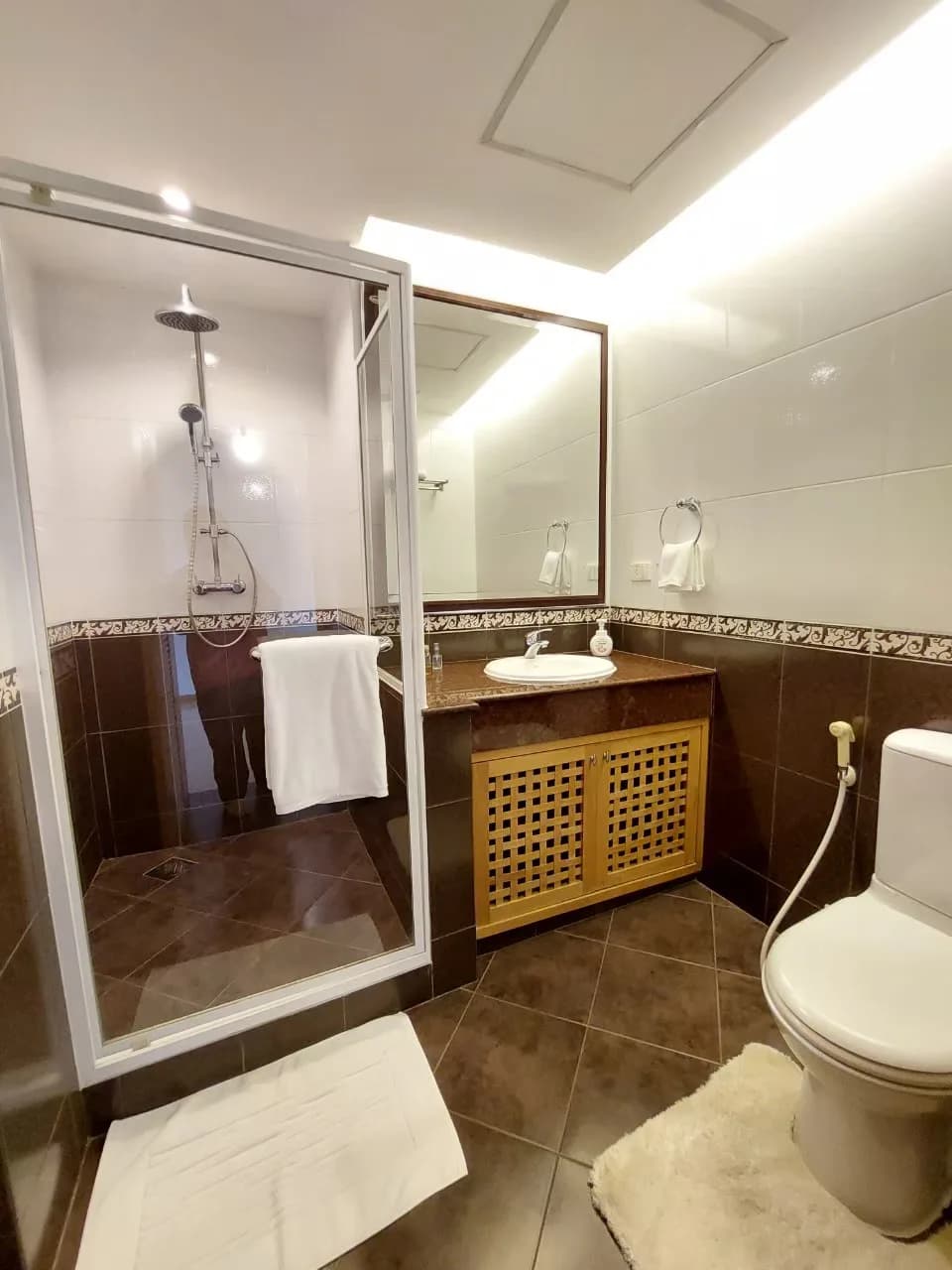 Esmeralda Apartments — photo 9