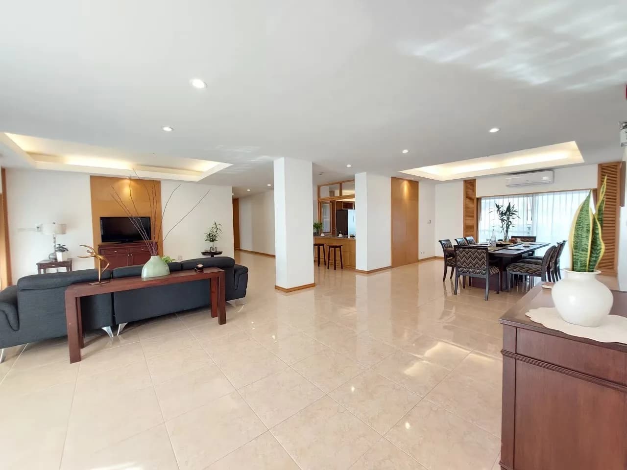 Esmeralda Apartments — photo 3