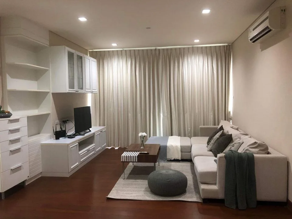 Ivy Thonglor — photo 1