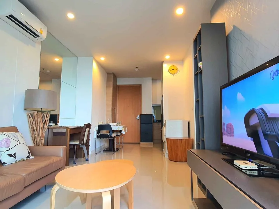 Circle Condominium — photo 3
