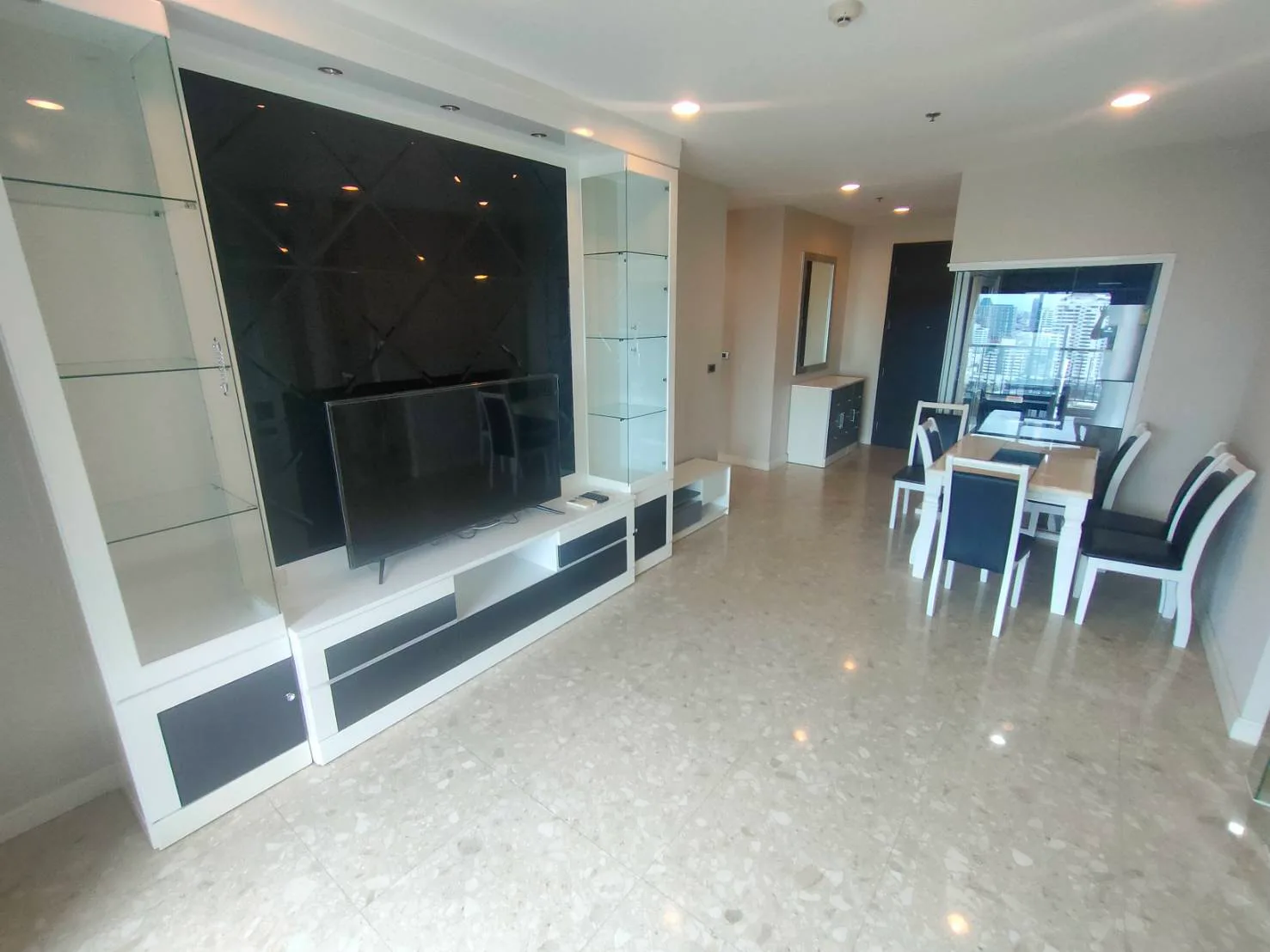 The Crest Sukhumvit 34 — photo 2