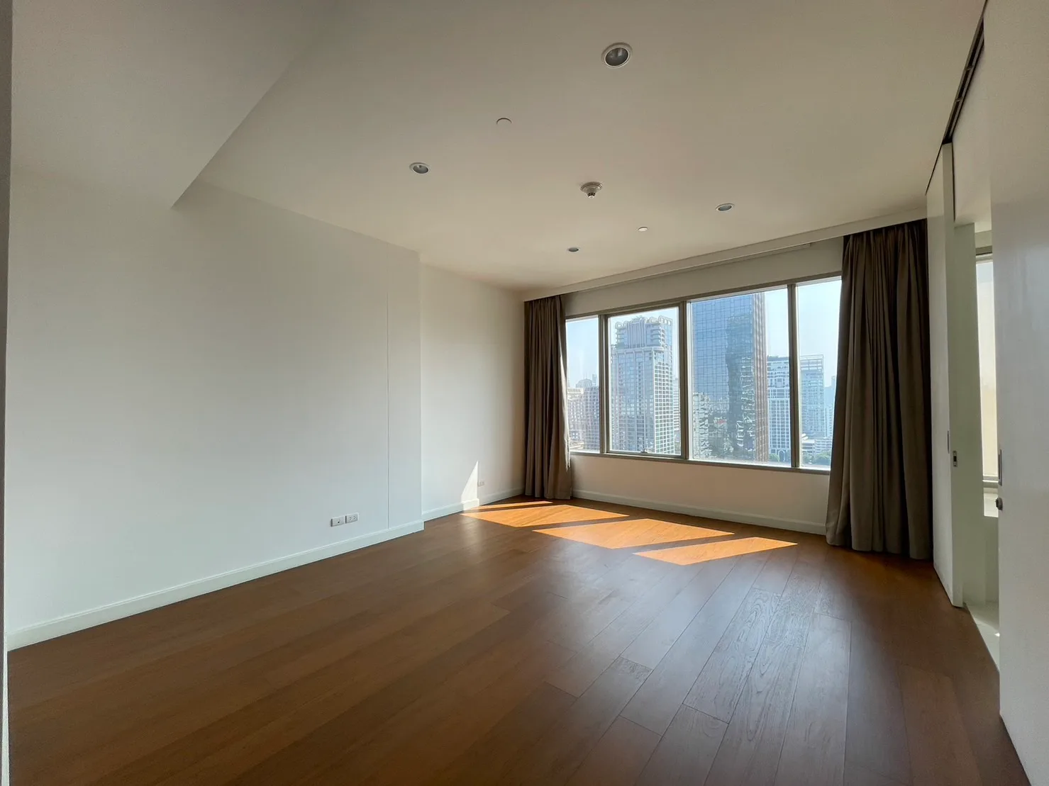 185 Rajadamri — photo 12