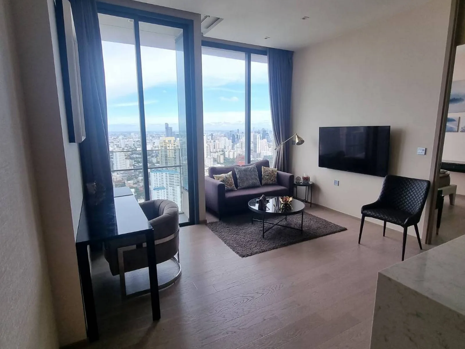 The Esse Asoke — photo 2