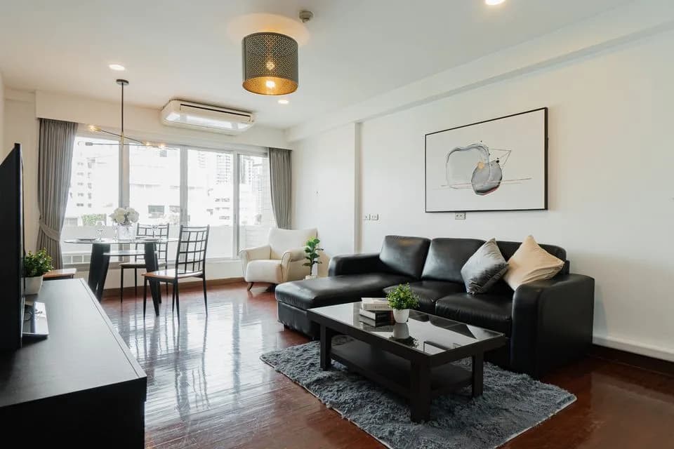 Navin Court — photo 1