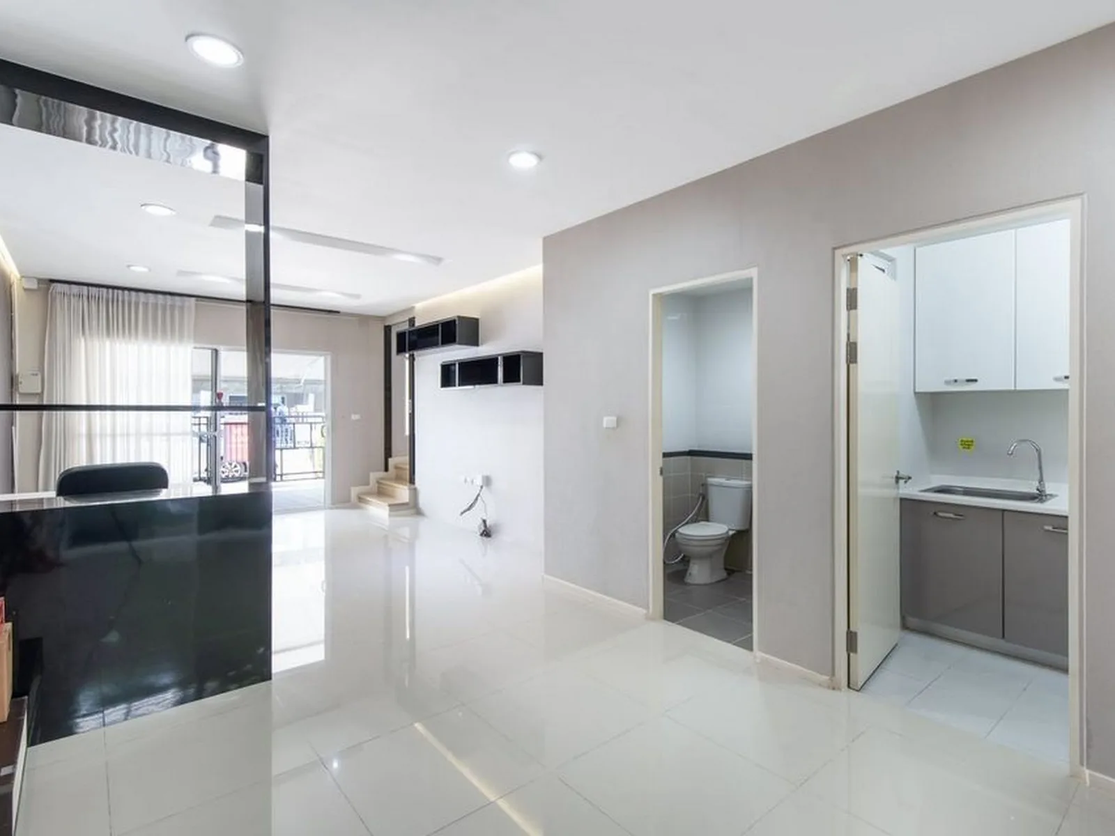 Baan Klang Muang Sukhumvit 77 — photo 2