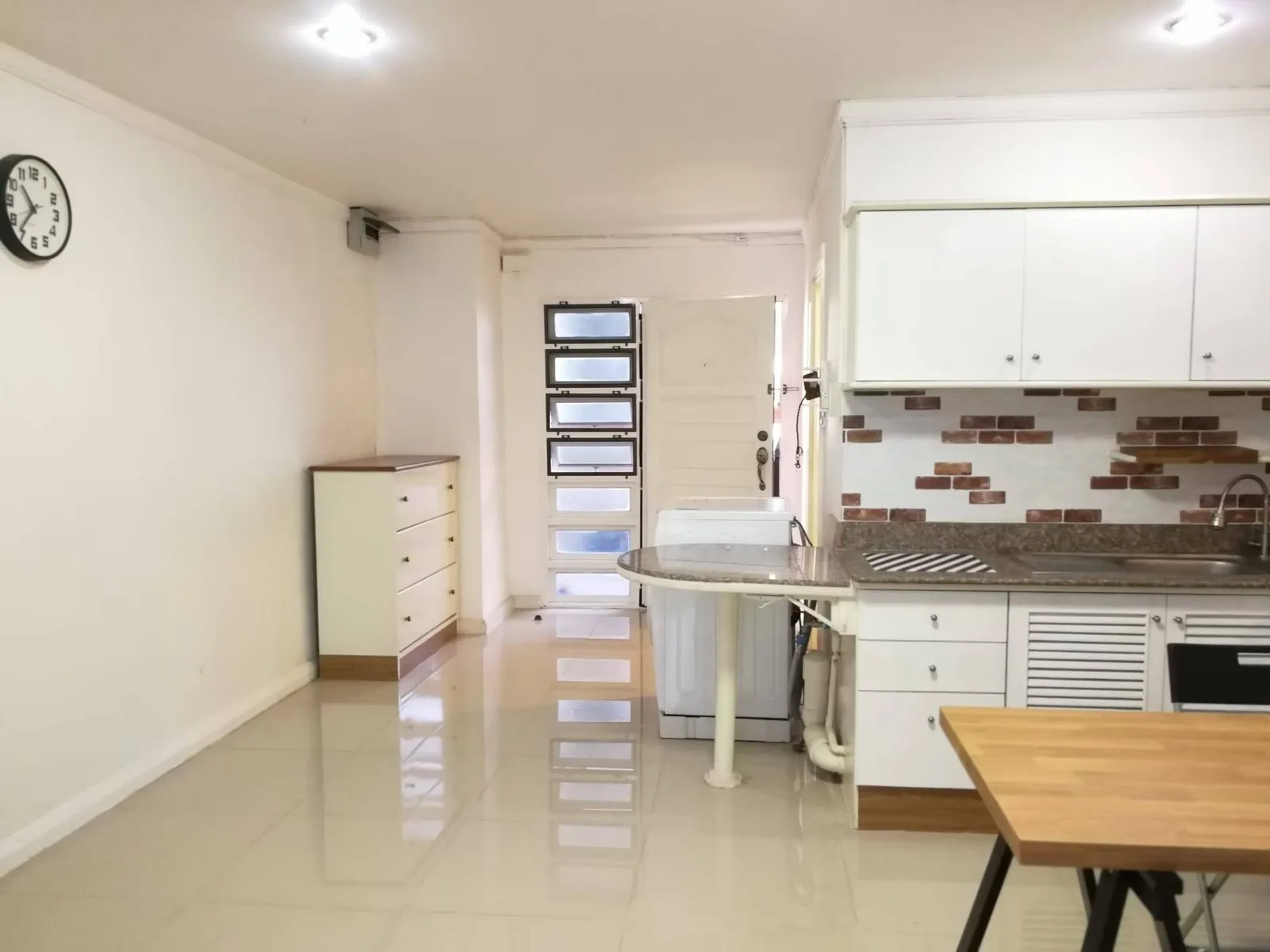 Supalai Place — photo 1
