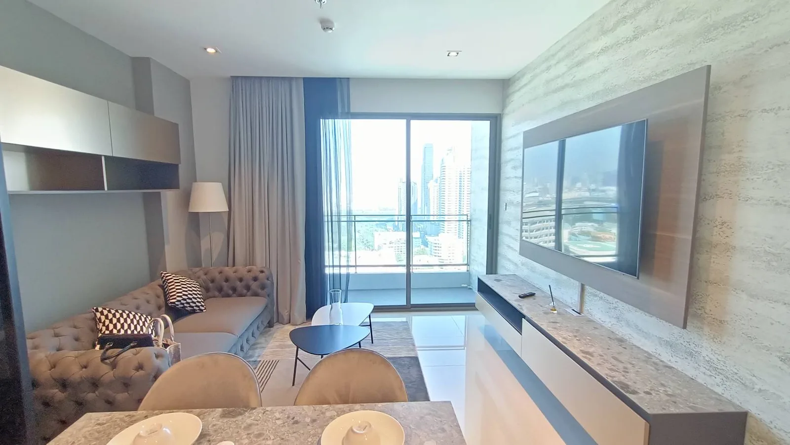The Rich Ploenchit - Nana — photo 1