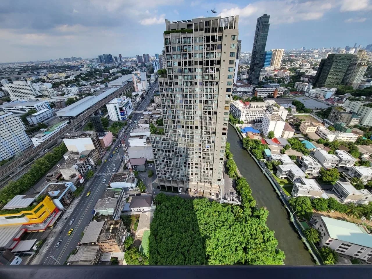 The Base Phetchaburi-thonglor — photo 9