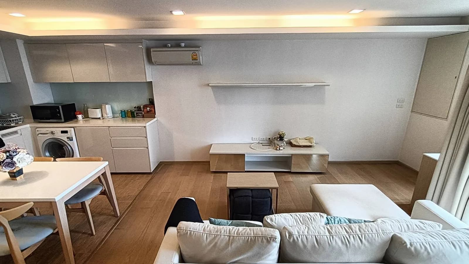 LIV@49 — photo 2