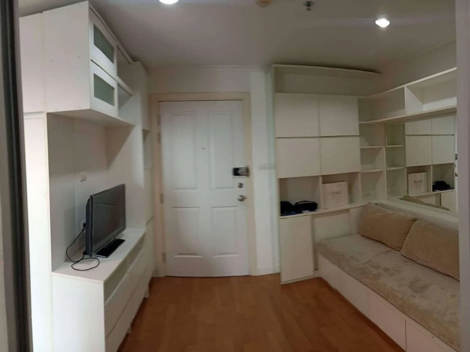 Lumpini Place Ratchayothin — photo 1