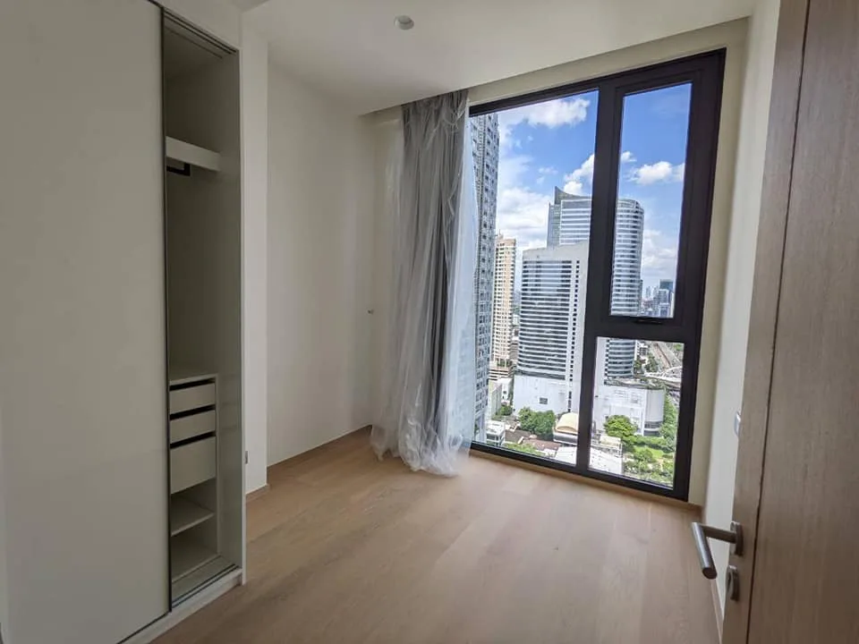 Anil Sathorn 12 — photo 1