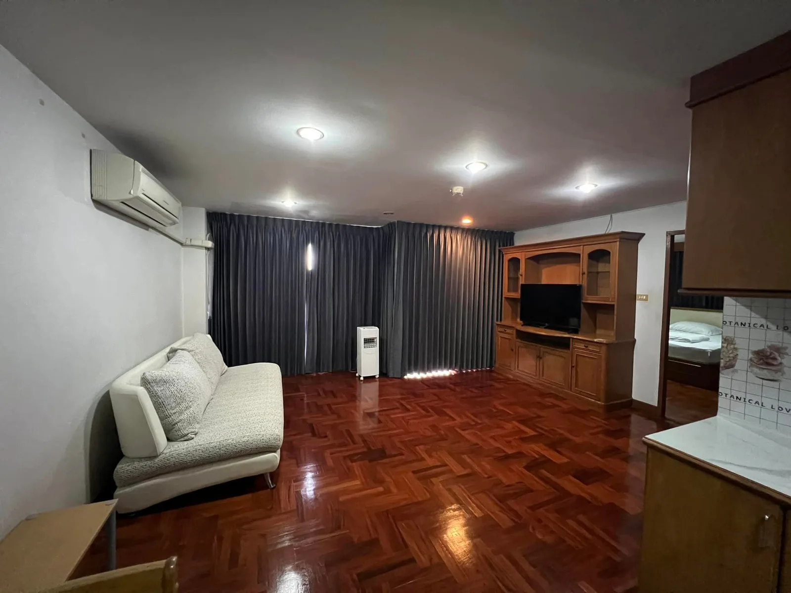 Sathorn Condo Place — photo 1