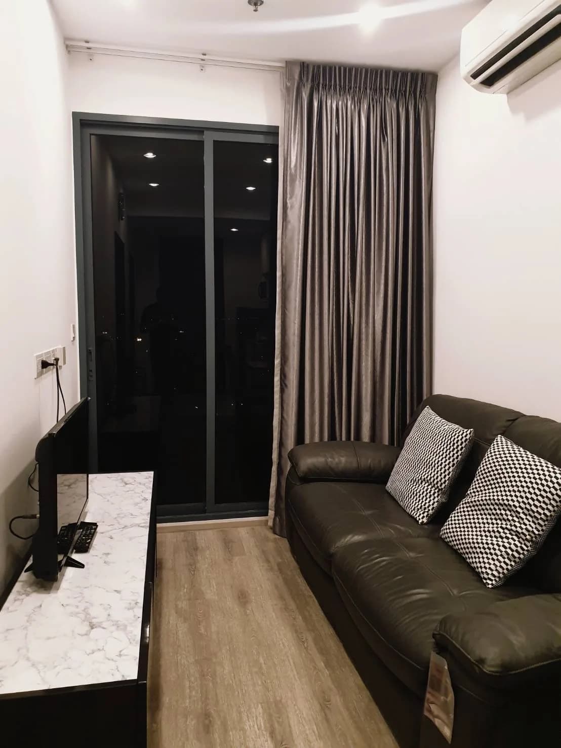 IDEO Mobi Sukhumvit 66 — photo 1