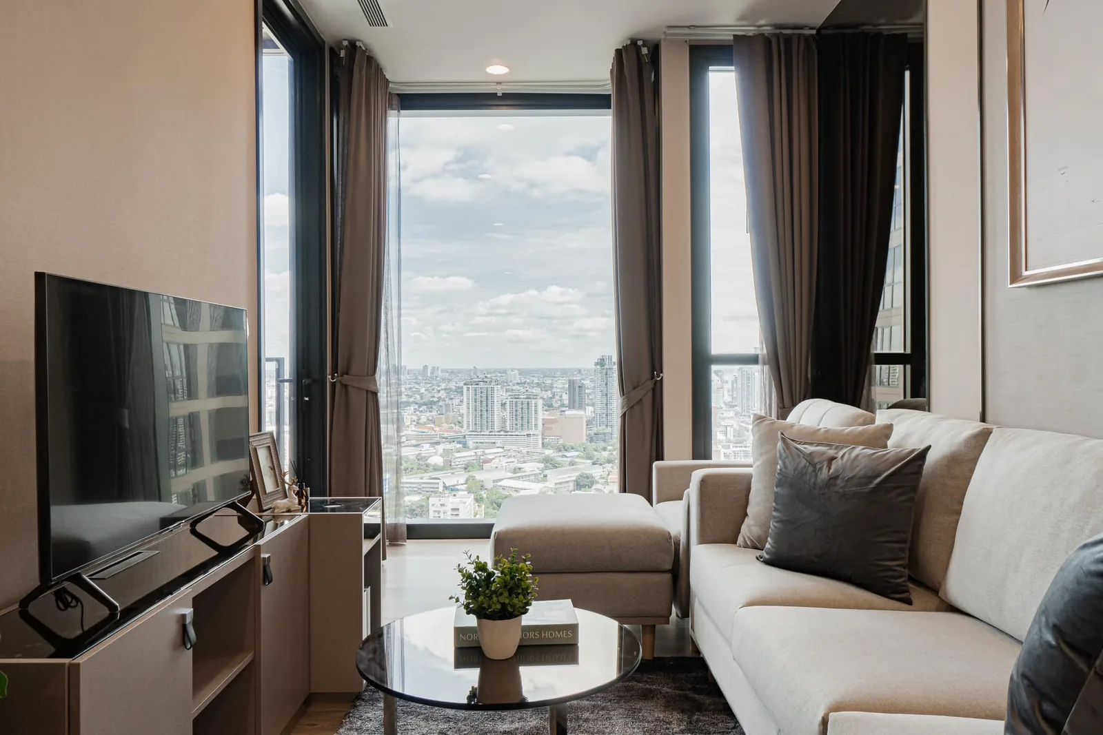 OKA HAUS Sukhumvit 36 — photo 1
