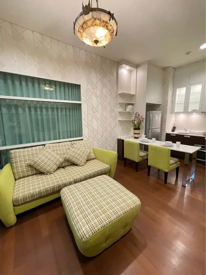 Ivy Thonglor — photo 2