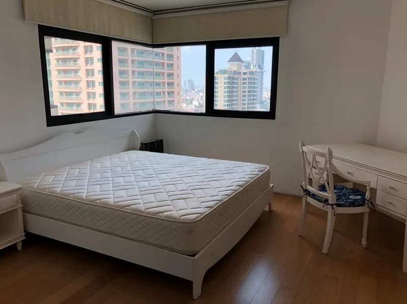 Sathorn Gardens — photo 11