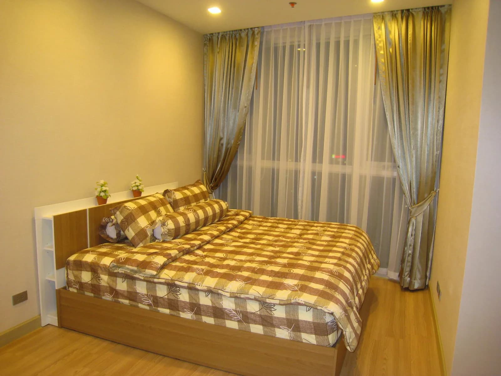 Sky Walk Condominium — photo 10