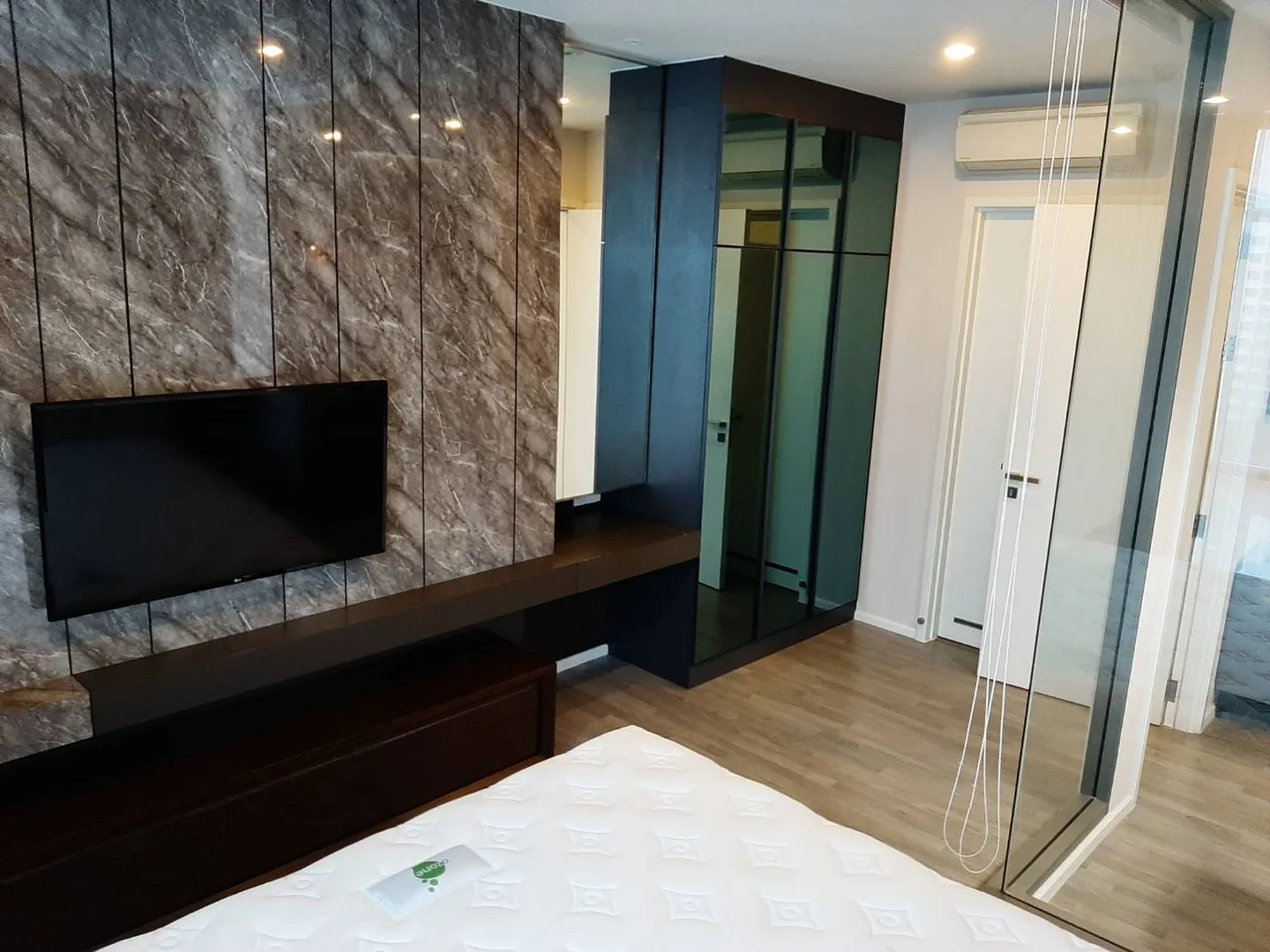 The Room Sukhumvit 69 — photo 1