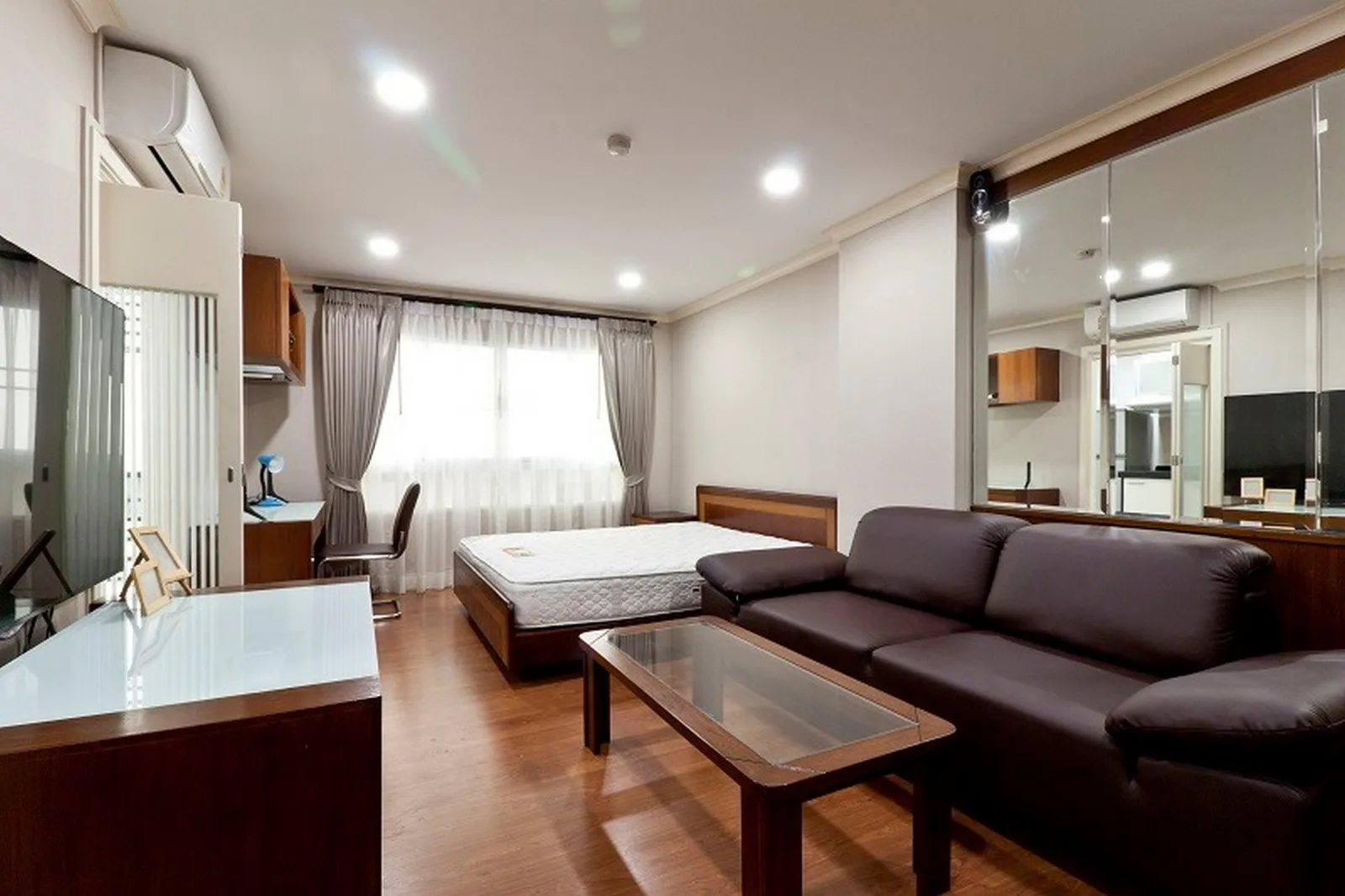 Lumpini Suite Sukhumvit 41 — photo 1
