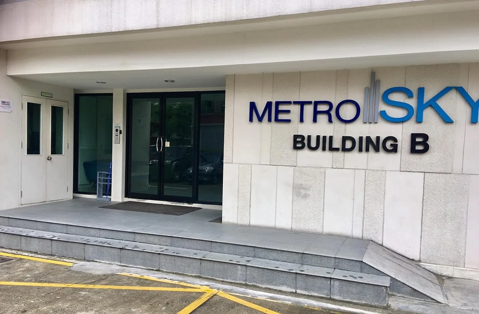Metro Sky Ratchada — photo 11