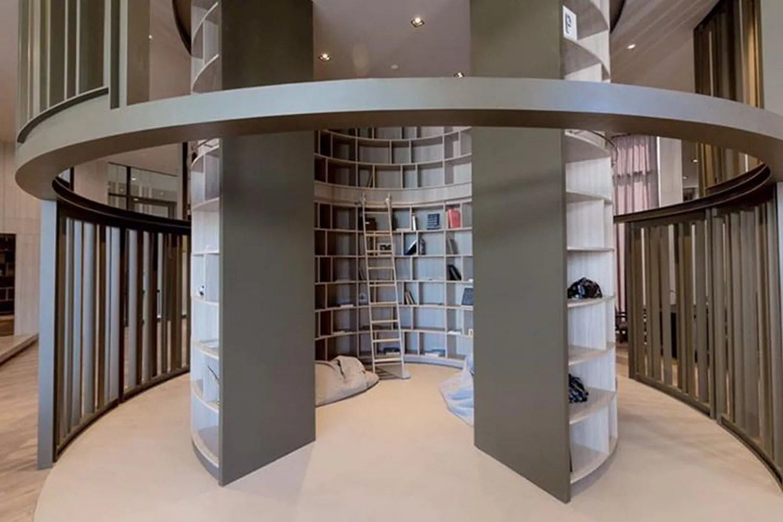 Centric Ratchada - Huai Khwang — photo 15