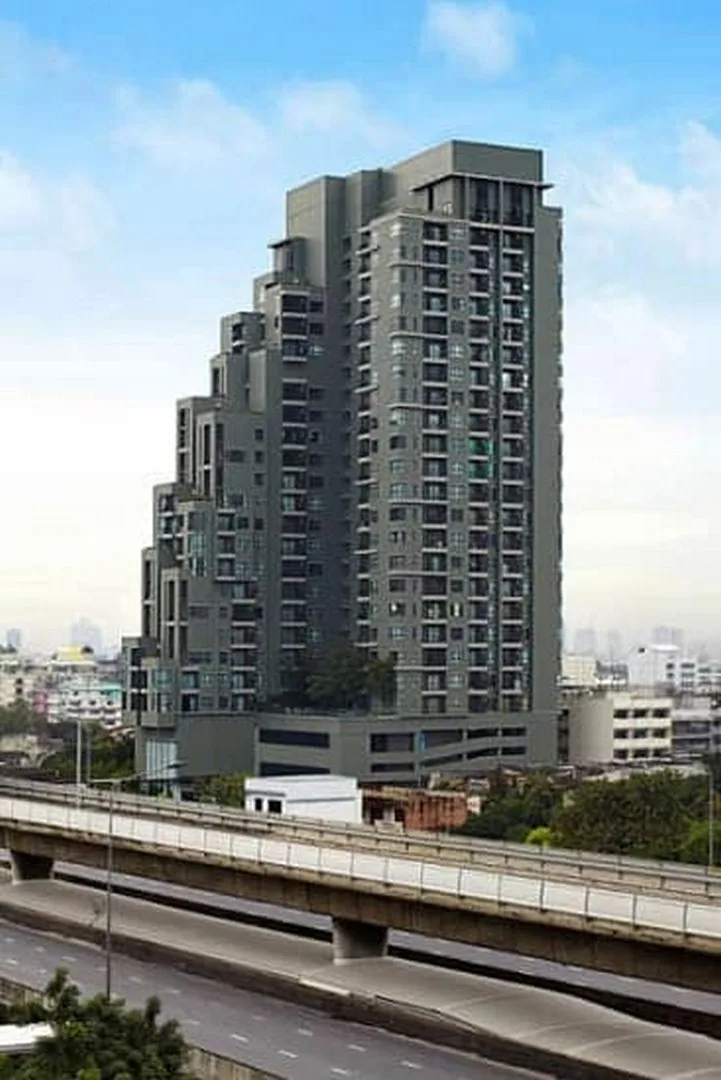 Teal Sathorn-taksin — photo 15