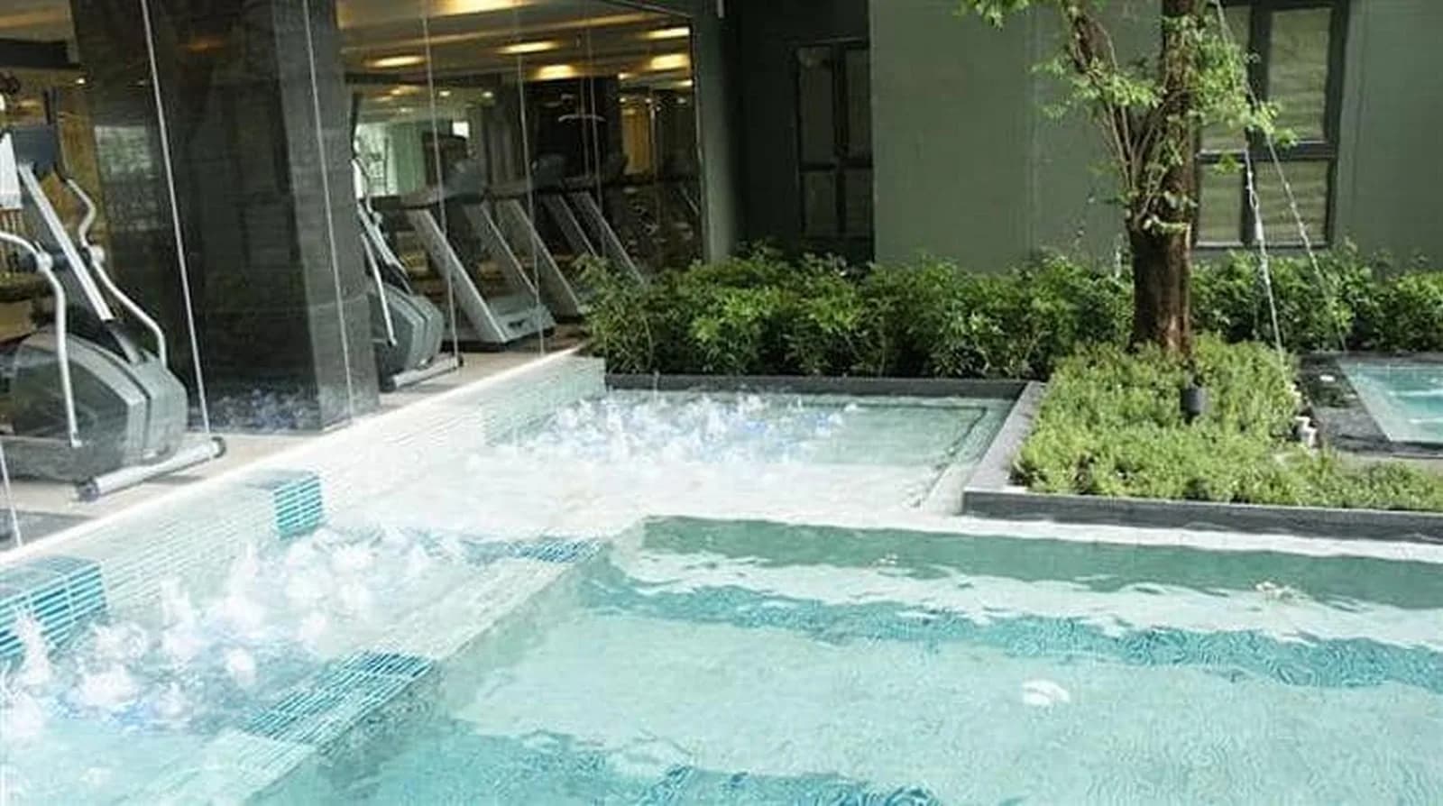 Teal Sathorn-taksin — photo 16