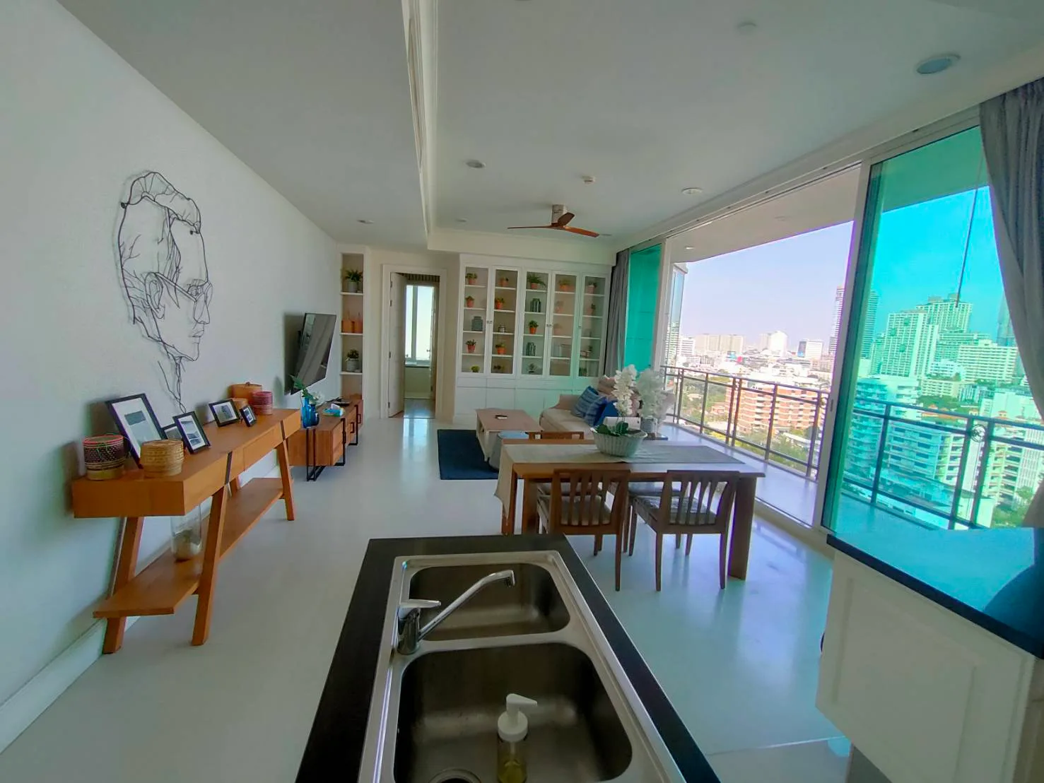 Royce Private Residences — photo 2