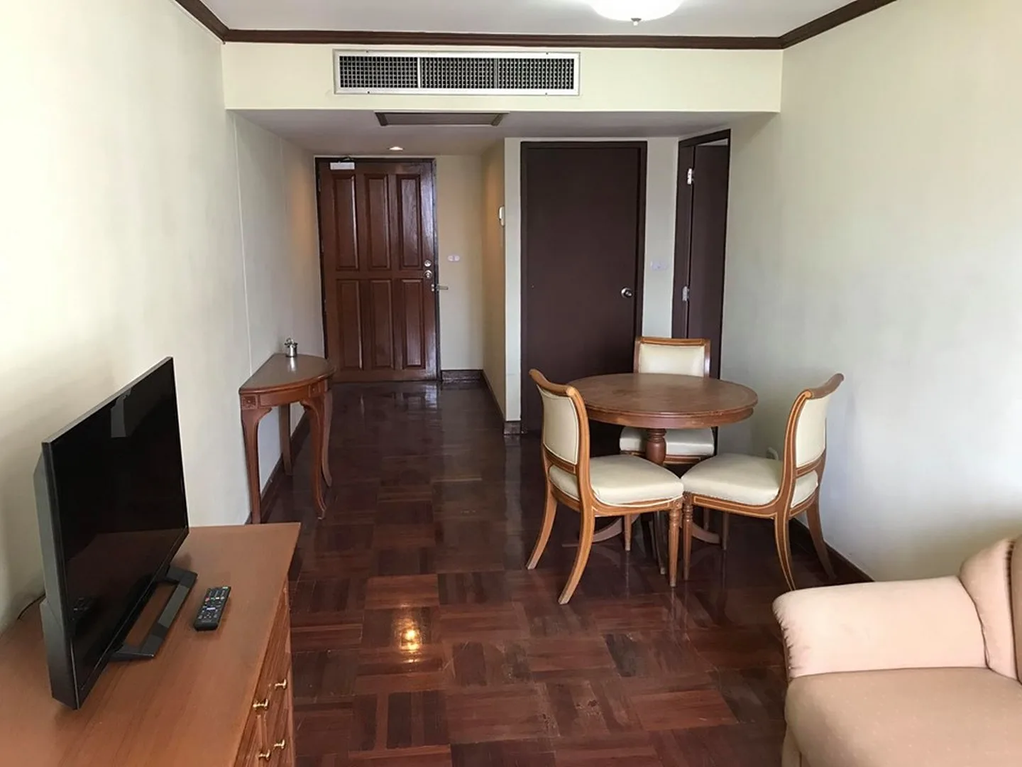 Omni Tower Sukhumvit Nana — photo 1