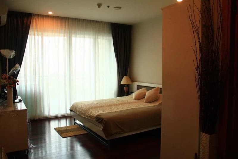 Circle Condominium — photo 1