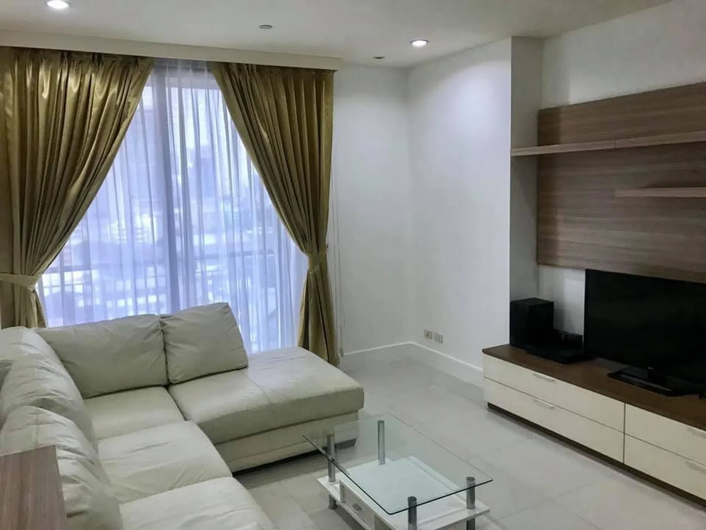 Aguston Sukhumvit 22 — photo 1
