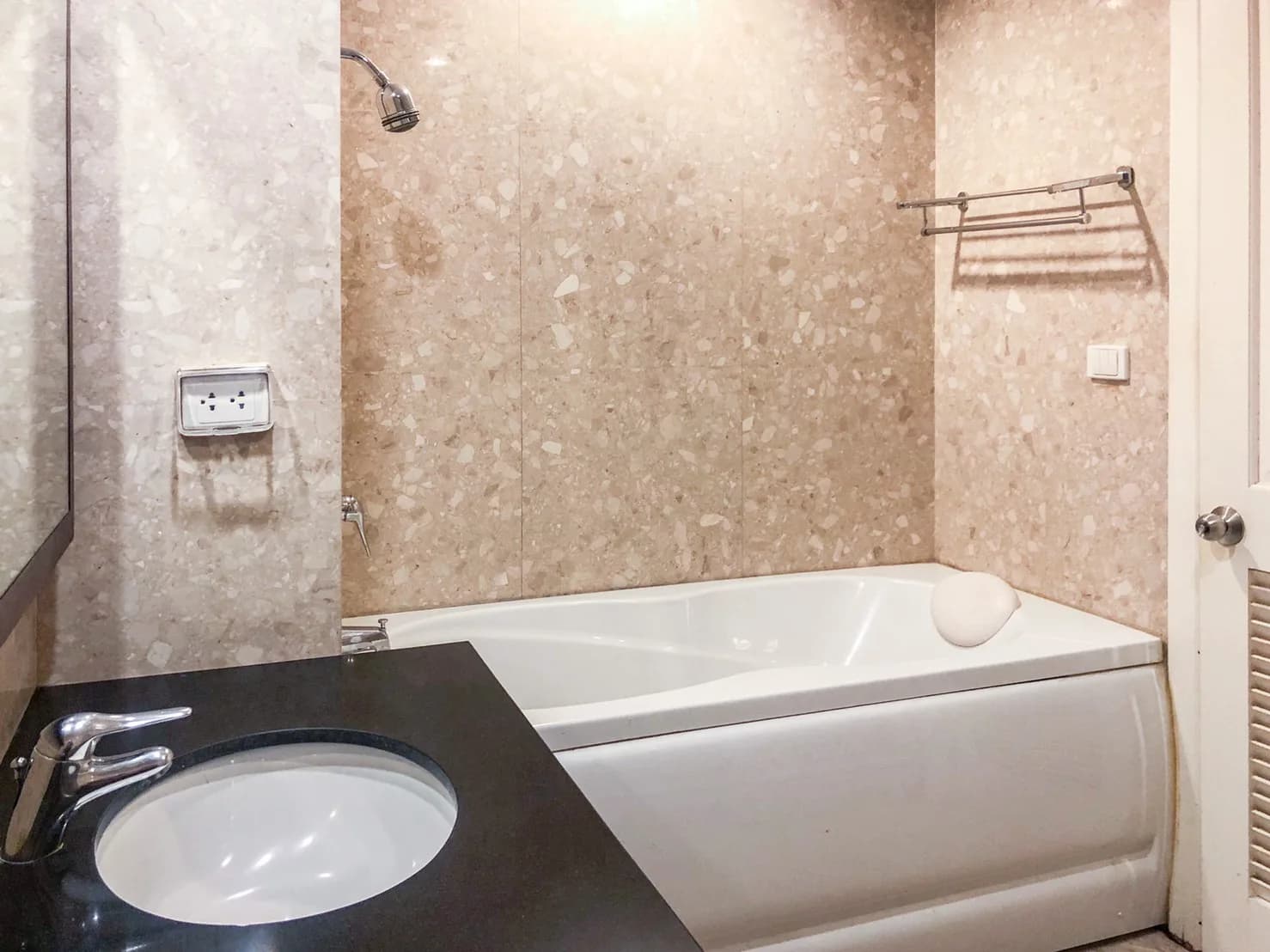 Wattana Suite — photo 9