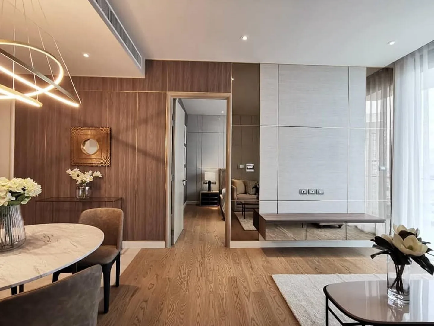 Magnolias Waterfront Residences — photo 1