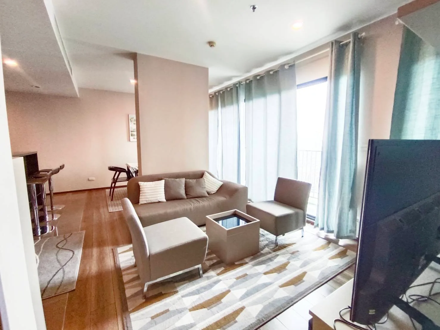 Teal Sathorn-taksin — photo 3