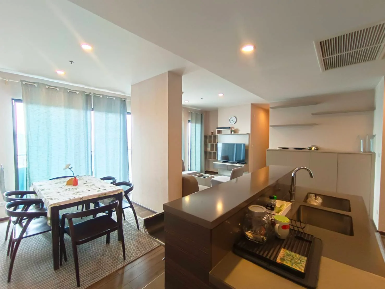Teal Sathorn-taksin — photo 5