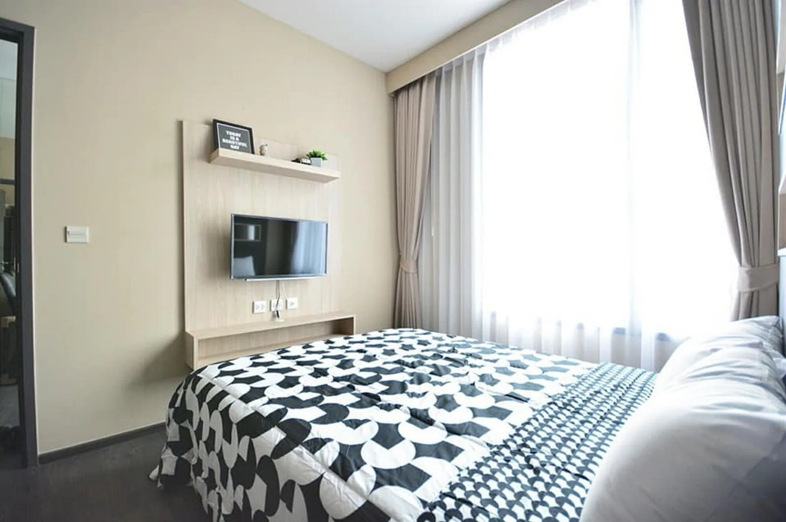 Edge Sukhumvit 23 — photo 1