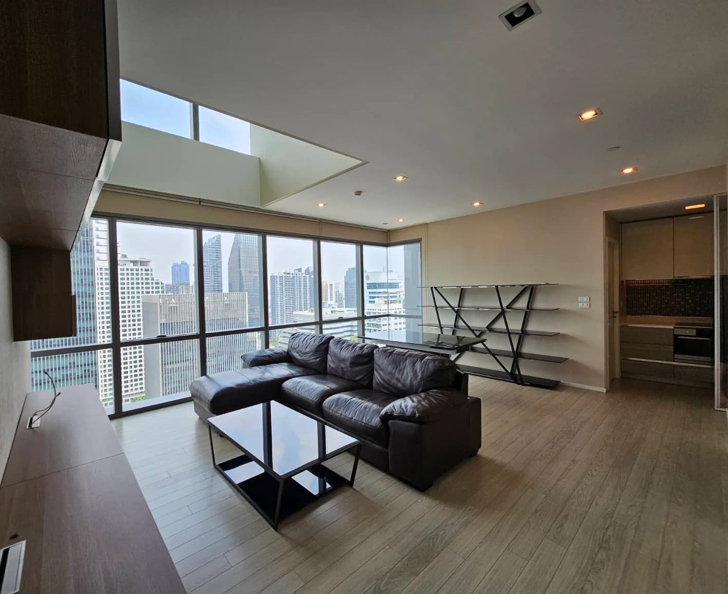 The Room Sukhumvit 21 — photo 2