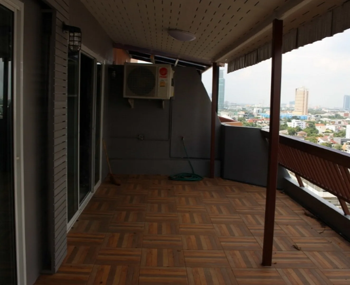 Baan Phaholyothin Place — photo 2