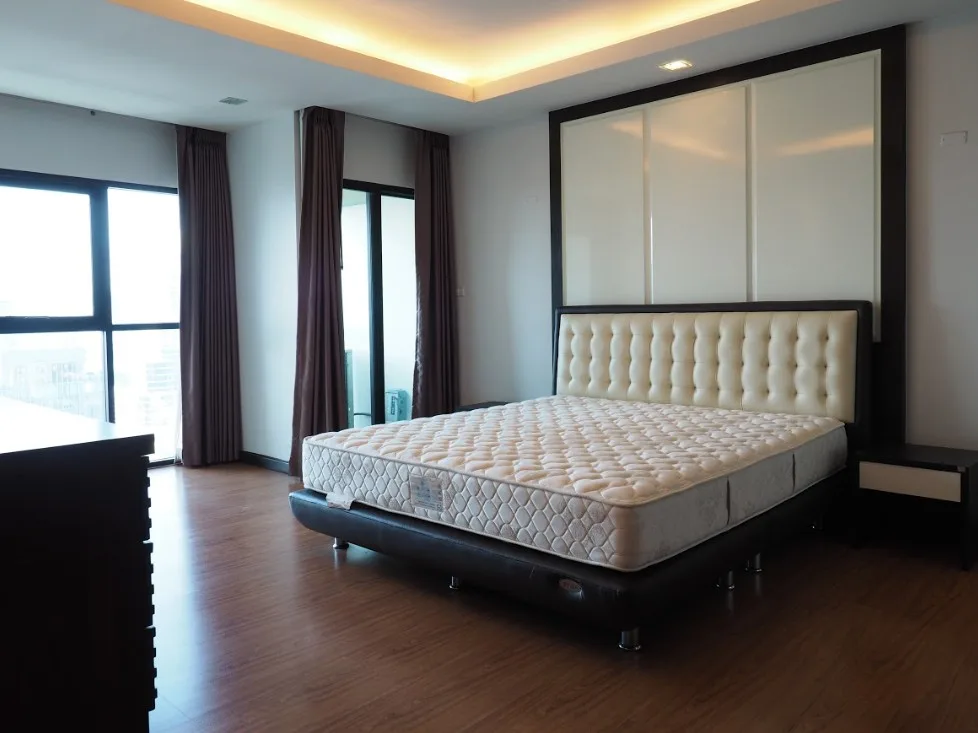 Sathorn Gardens — photo 16