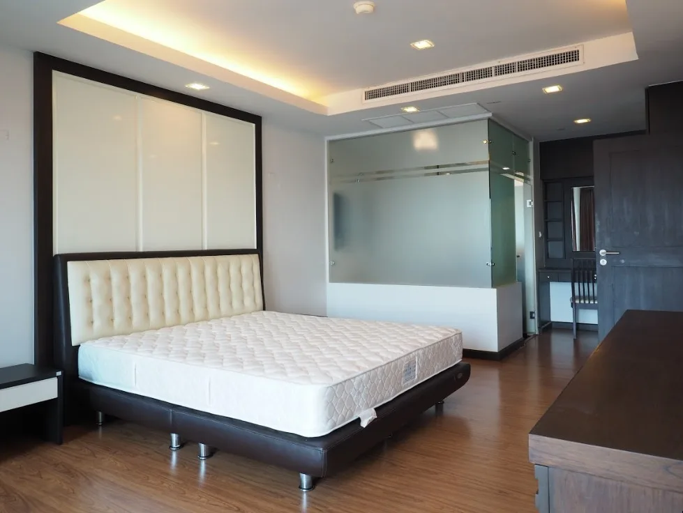 Sathorn Gardens — photo 17