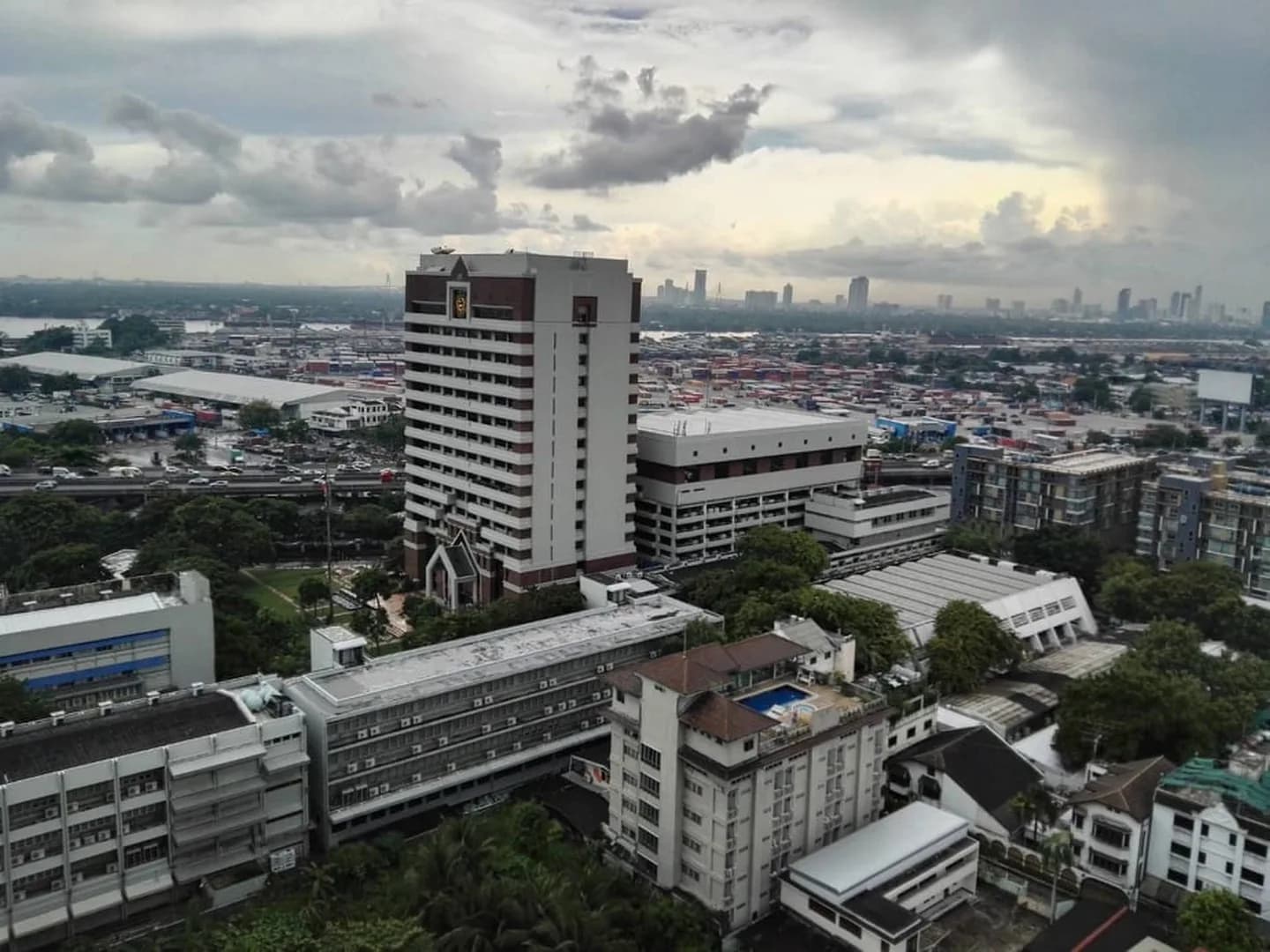 Lumpini Place Rama 4 - Kluaynamthai — photo 4