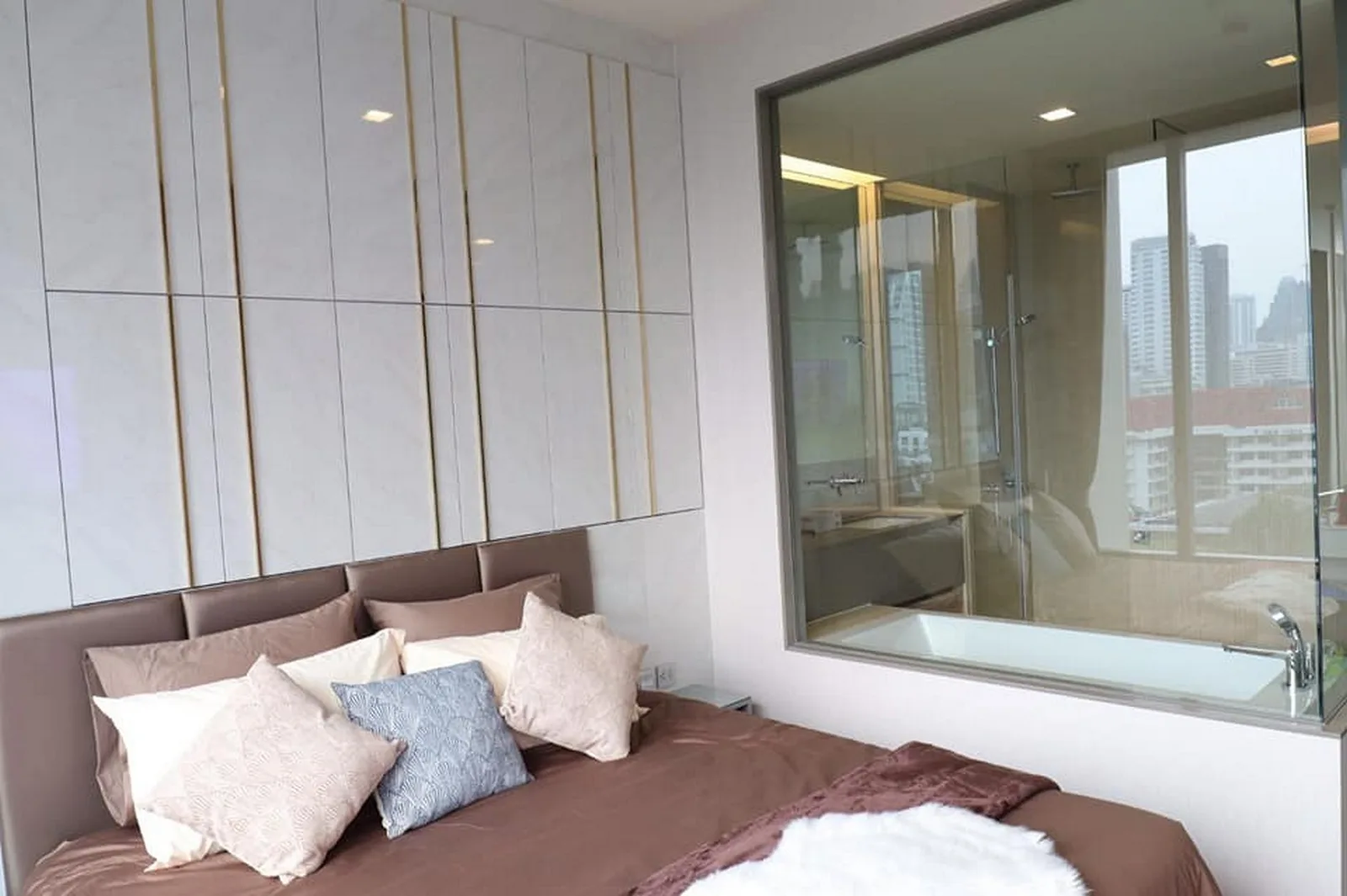 The Esse Asoke — photo 11