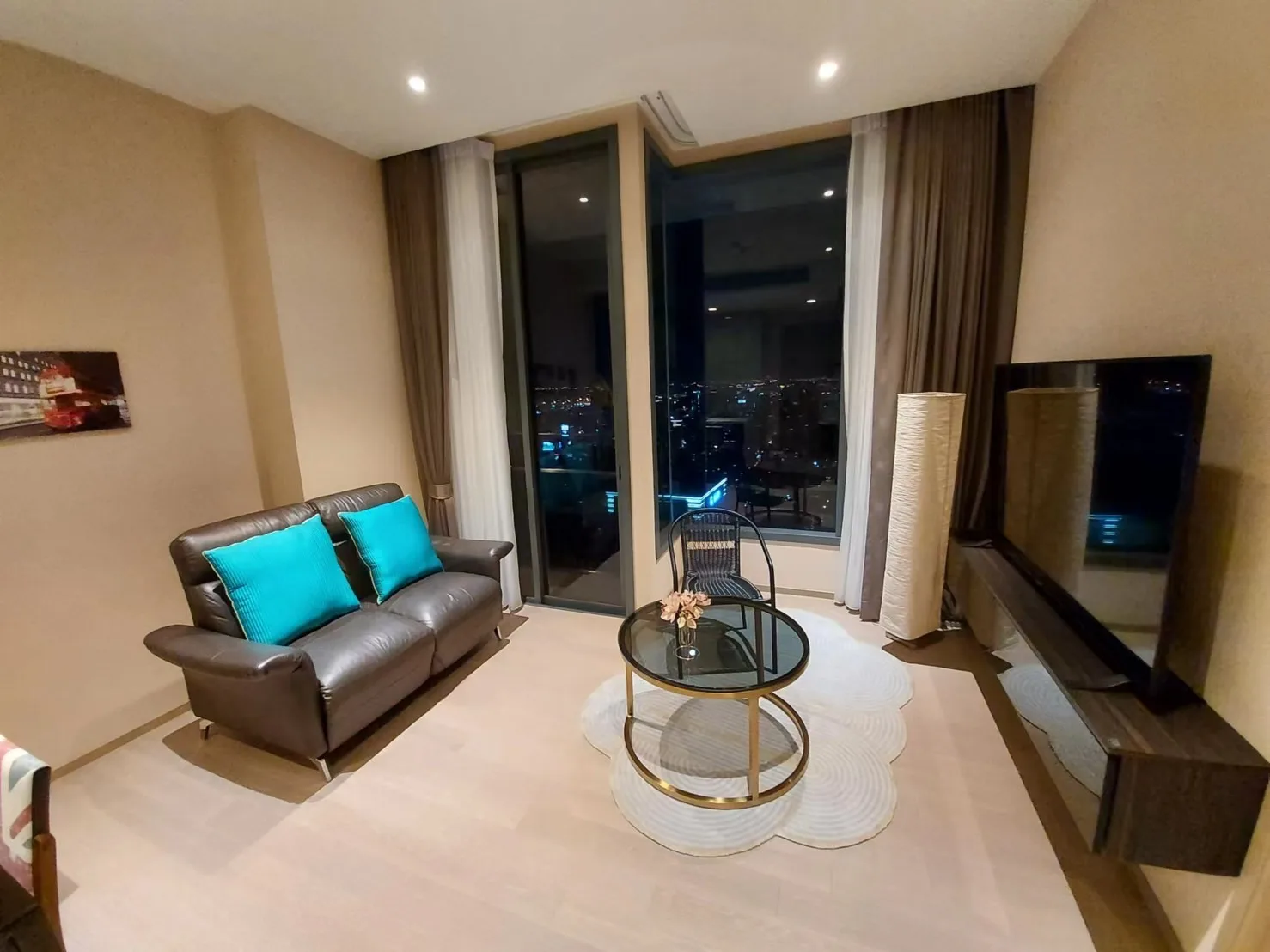 The Esse Asoke — photo 2