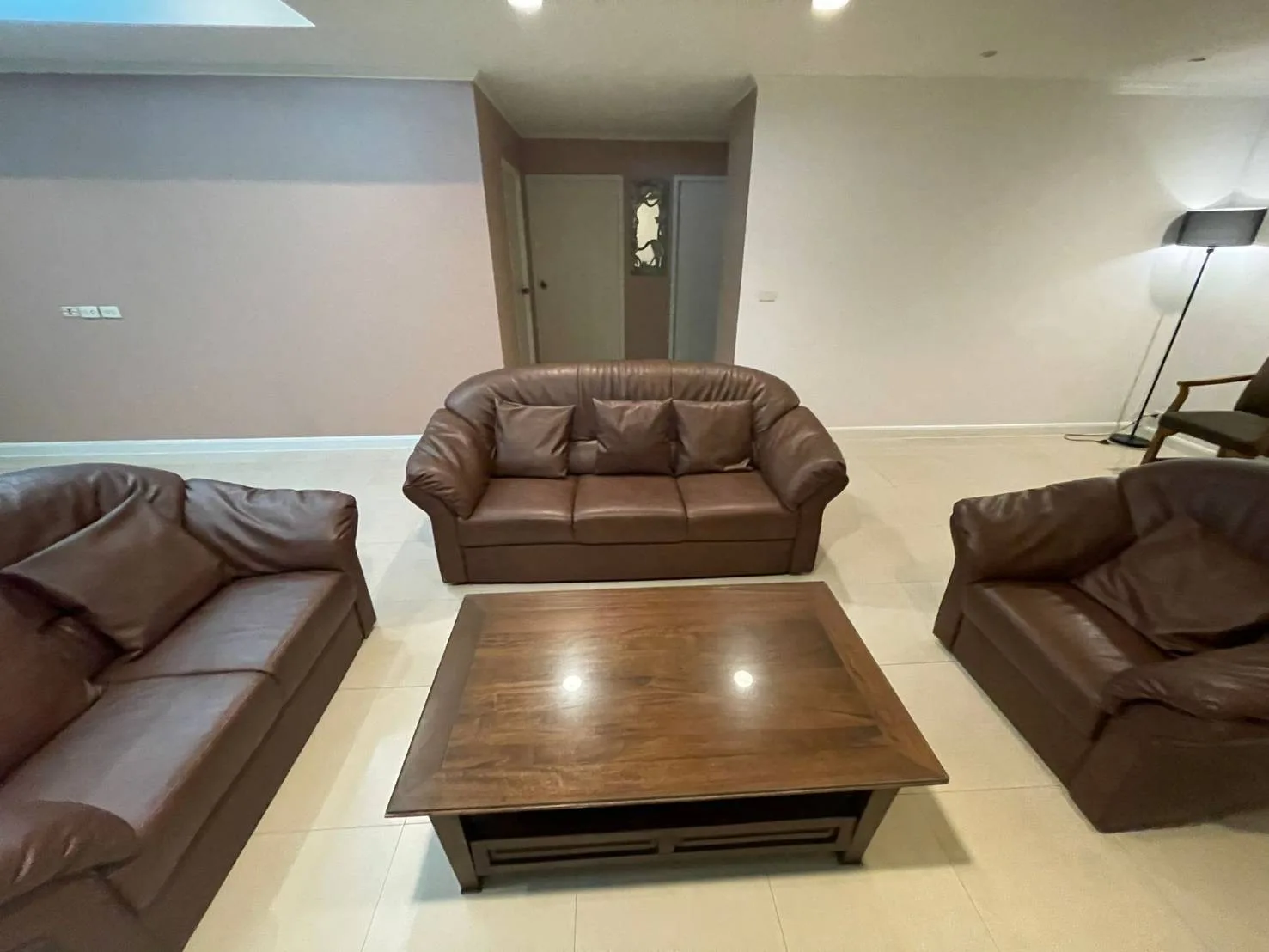 Empire House — photo 3