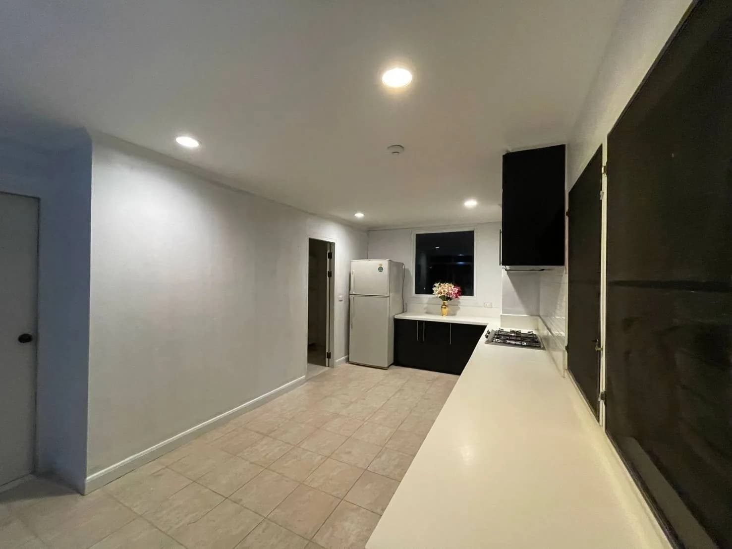 Empire House — photo 9
