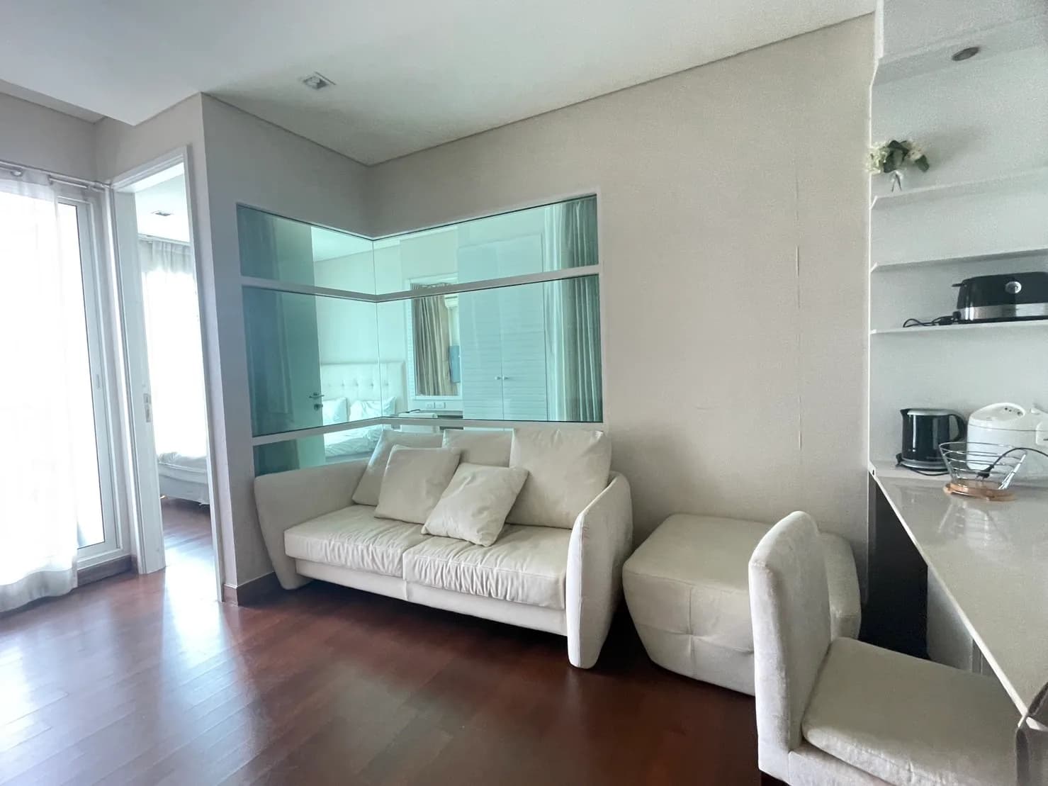Ivy Thonglor — photo 1