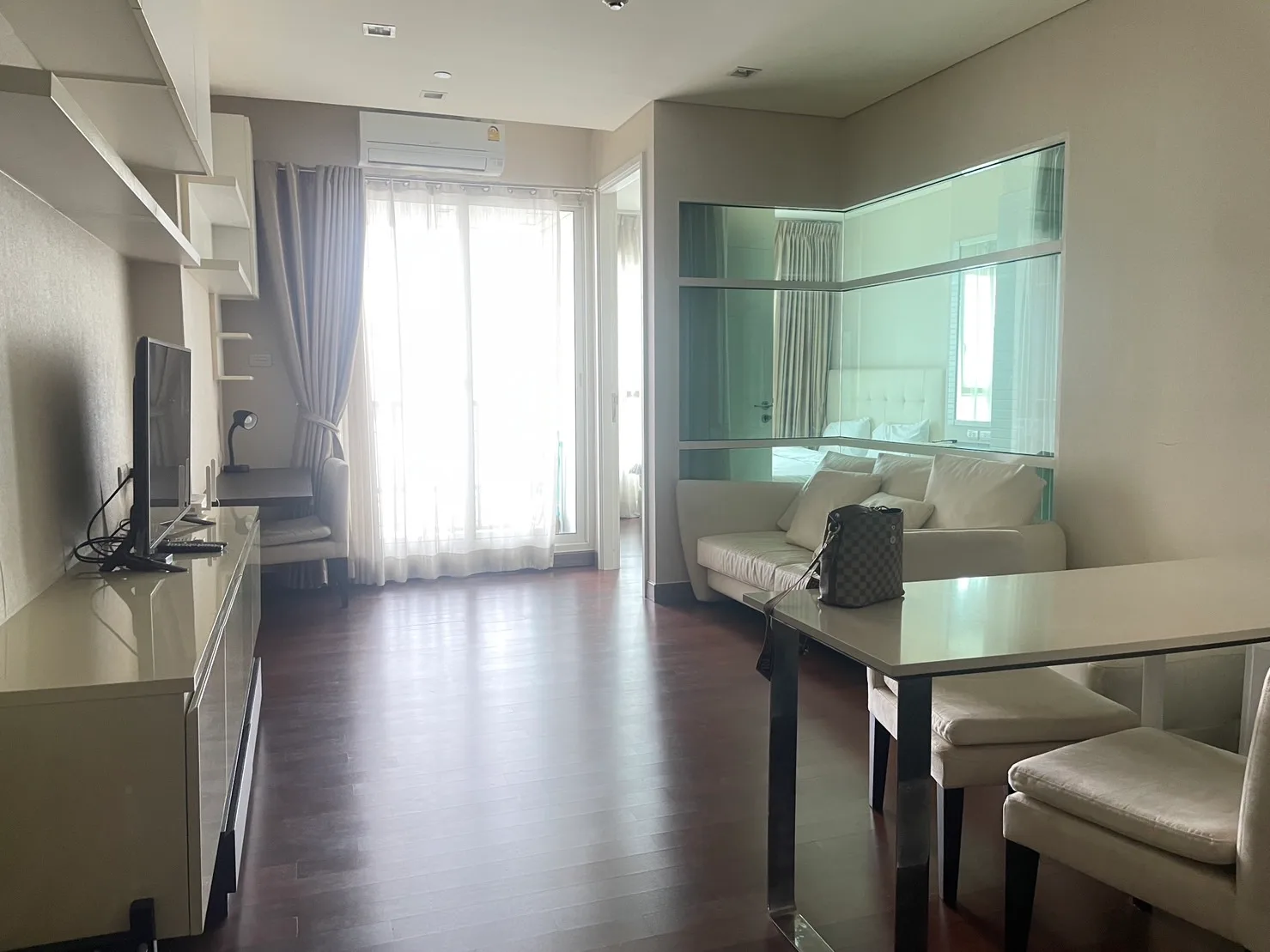 Ivy Thonglor — photo 2